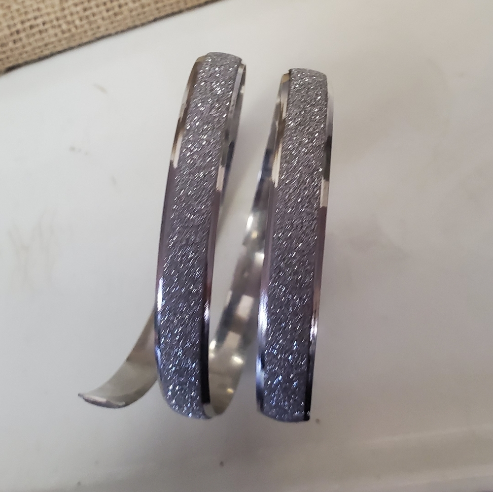 Adjustable but sturdy silver sparkle bracelet made